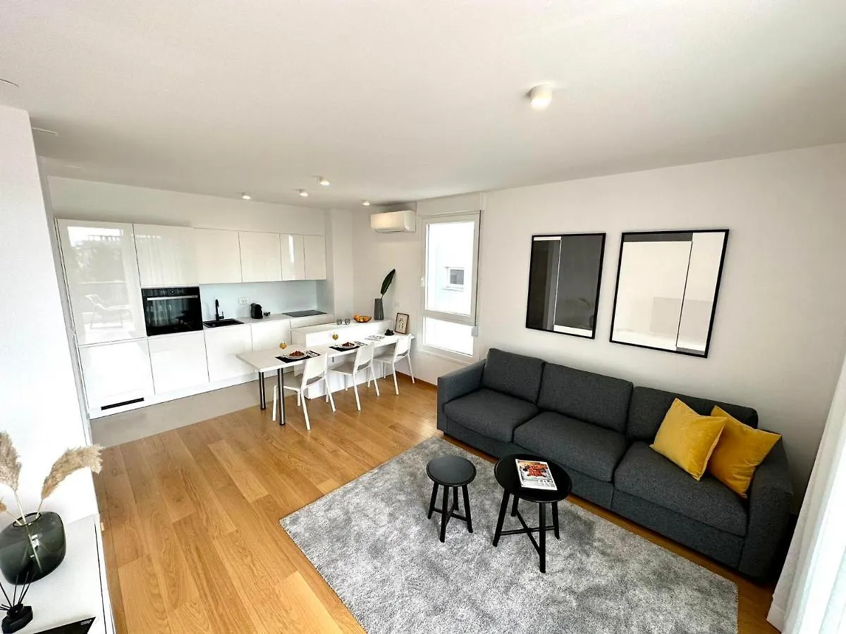 Sono - App With Garage&Elevator Apartment Split