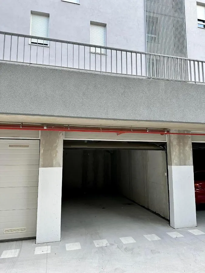 Sono - App With Garage&Elevator Apartment Split