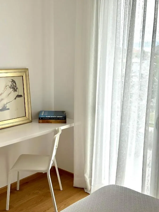 Sono - App With Garage&Elevator Apartment Split