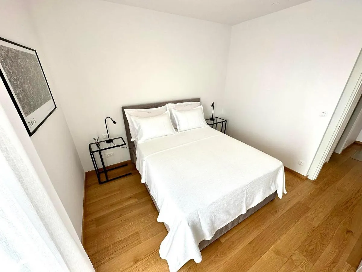 Sono - App With Garage&Elevator Apartment Split